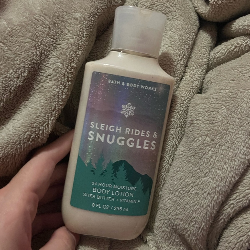 Bath and body works sleigh rides & snuggles body lotion
